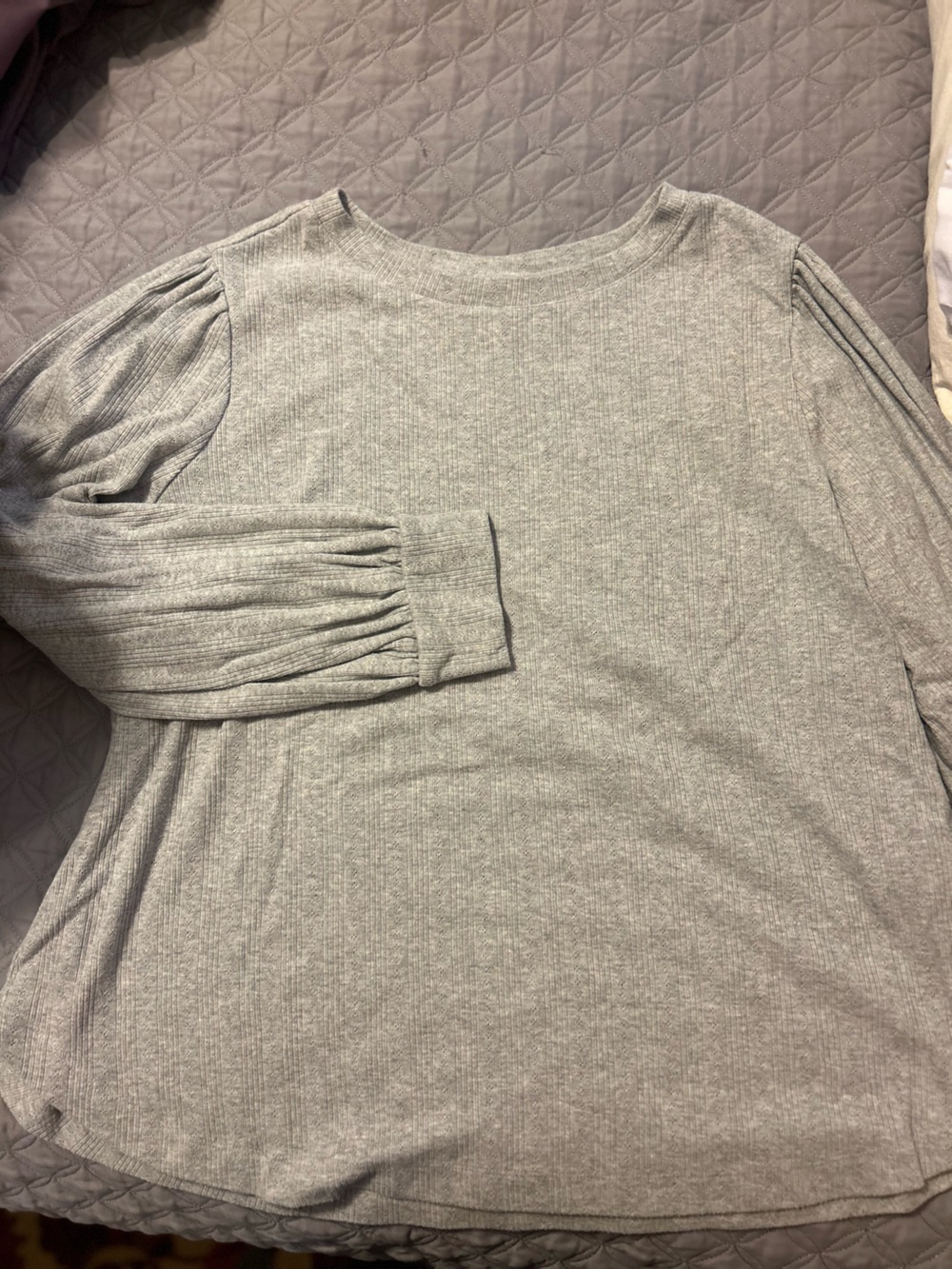 Women’s Gray Ribbed Long-Sleeve Top with Puffed Sleeves